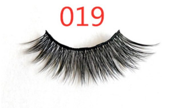 A Pair Of False Eyelashes With Magnets In Fashion | Everyday Home Deal